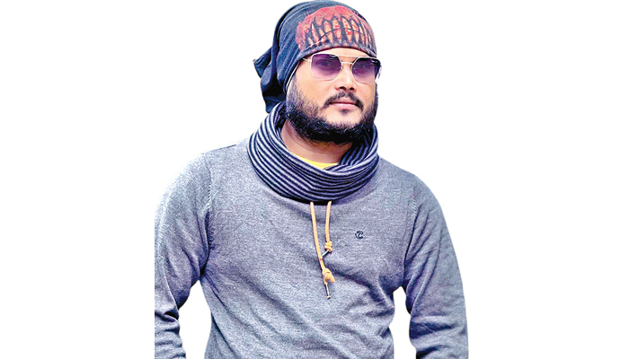 রাজু যে চরিত্র ছুঁয়ে দেন তা-ই জনপ্রিয় হয়ে যায় রাজু যে চরিত্র ছুঁয়ে দেন তা-ই জনপ্রিয় হয়ে যায়