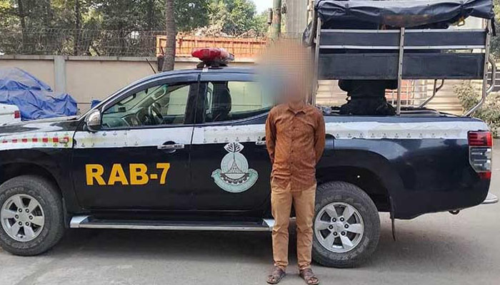 চট্টগ্রামে হত্যা মামলার পলাতক আসামি গ্রেপ্তার