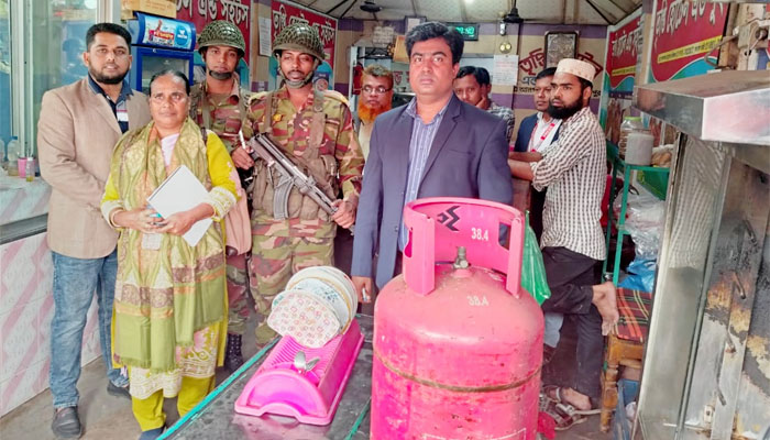 চাঁদপুরে ভোক্তা অধিকার লঙ্ঘন, ৭ প্রতিষ্ঠানে লাখ টাকা জরিমানা চাঁদপুরে ভোক্তা অধিকার লঙ্ঘন, ৭ প্রতিষ্ঠানে লাখ টাকা জরিমানা