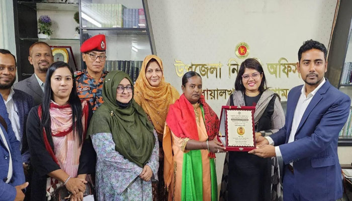 বোয়ালখালীতে উপজেলা পর্যায়ে শ্রেষ্ঠ ৩ অদম্য নারীকে সংবর্ধনা বোয়ালখালীতে উপজেলা পর্যায়ে শ্রেষ্ঠ ৩ অদম্য নারীকে সংবর্ধনা