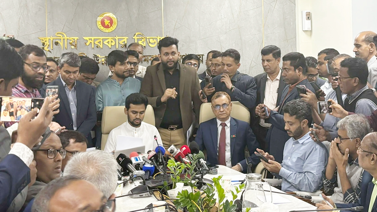 ভোটে লড়বেন আসিফ, পদ ছাড়ার বিষয়ে ‘নীরব’ ভোটে লড়বেন আসিফ, পদ ছাড়ার বিষয়ে ‘নীরব’