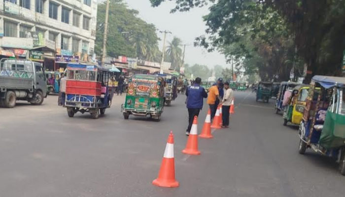 চাঁদপুরে যানজট নিরসনে ট্রাফিক বিভাগের কঠোর অভিযান চাঁদপুরে যানজট নিরসনে ট্রাফিক বিভাগের কঠোর অভিযান