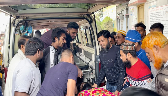 চুয়াডাঙ্গায় পুলিশের ফায়ারিং অনুশীলনে পথচারী গুলিবিদ্ধ চুয়াডাঙ্গায় পুলিশের ফায়ারিং অনুশীলনে পথচারী গুলিবিদ্ধ