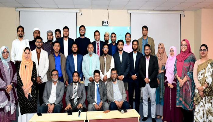 চবিতে নবাগত শিক্ষকদের ৫ দিনব্যাপী প্রশিক্ষণ শেষে সনদ প্রদান চবিতে নবাগত শিক্ষকদের ৫ দিনব্যাপী প্রশিক্ষণ শেষে সনদ প্রদান