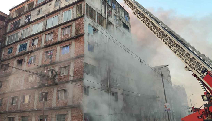 কেরানীগঞ্জে বহুতল ভবনে আগুন কেরানীগঞ্জে বহুতল ভবনে আগুন