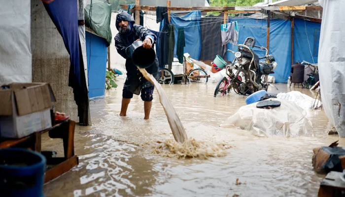 গাজায় শক্তিশালী ঝড়ে তিন শিশুসহ নিহত ১৪ গাজায় শক্তিশালী ঝড়ে তিন শিশুসহ নিহত ১৪