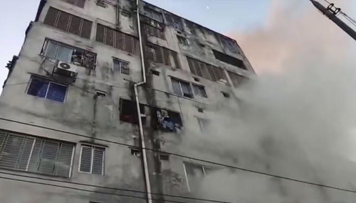 কেরানীগঞ্জে বহুতল ভবনে আগুন, নিয়ন্ত্রণে ১৪ ইউনিট কেরানীগঞ্জে বহুতল ভবনে আগুন, নিয়ন্ত্রণে ১৪ ইউনিট