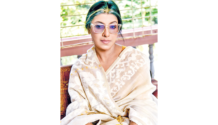 বিজয় দিবসের নাটকে মৌ বিজয় দিবসের নাটকে মৌ