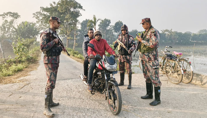হাদীর ঘটনায় আসামি ধরতে বেনাপোল সীমান্তে সর্বোচ্চ সতর্কতা হাদীর ঘটনায় আসামি ধরতে বেনাপোল সীমান্তে সর্বোচ্চ সতর্কতা