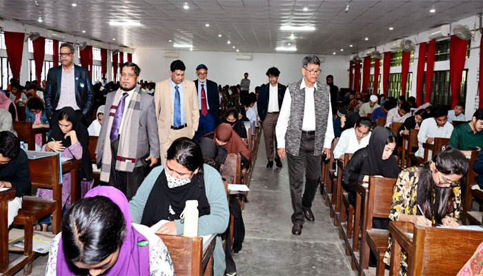 চবি কেন্দ্রে ঢাবির বিভিন্ন ইউনিটের ভর্তি পরীক্ষা সম্পন্ন