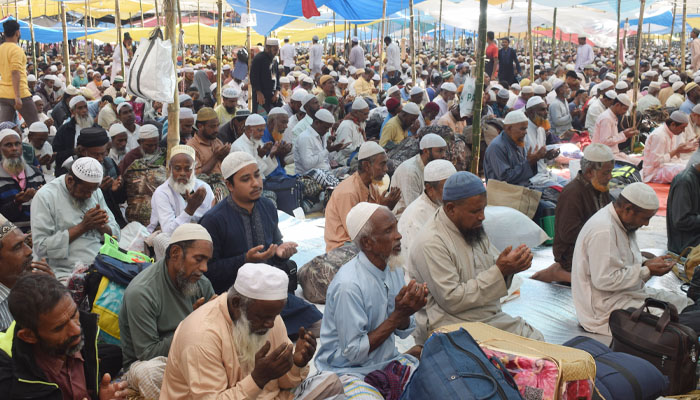 আখেরী মুনাজাতের মাধ্যমে শেষ হলো রংপুর বিভাগীয় ইজতেমা আখেরী মুনাজাতের মাধ্যমে শেষ হলো রংপুর বিভাগীয় ইজতেমা