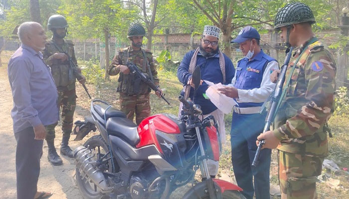 চুয়াডাঙ্গায় অবৈধ মোটরসাইকেলের বিরুদ্ধে অভিযান চুয়াডাঙ্গায় অবৈধ মোটরসাইকেলের বিরুদ্ধে অভিযান