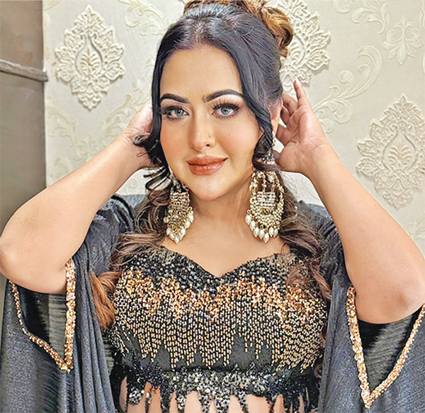 মিষ্টি হাসিতে বোল্ডলুকে তানহা তাসনিয়া মিষ্টি হাসিতে বোল্ডলুকে তানহা তাসনিয়া