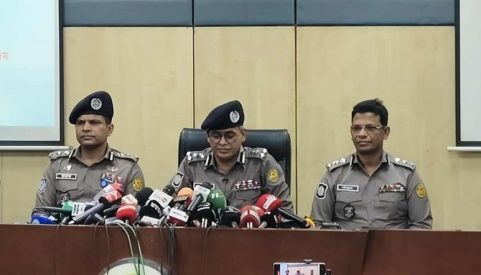 হাদির ওপর হামলাকারীরা দেশেই আছে: ডিএমপি হাদির ওপর হামলাকারীরা দেশেই আছে: ডিএমপি