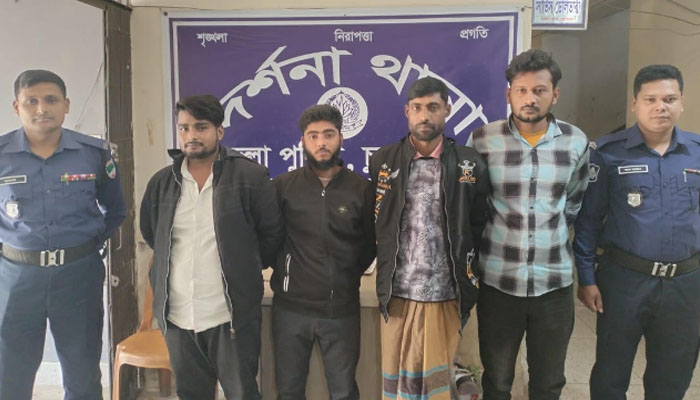দর্শনায় নাশকতা মামলার আসামিসহ আটক ৫ দর্শনায় নাশকতা মামলার আসামিসহ আটক ৫