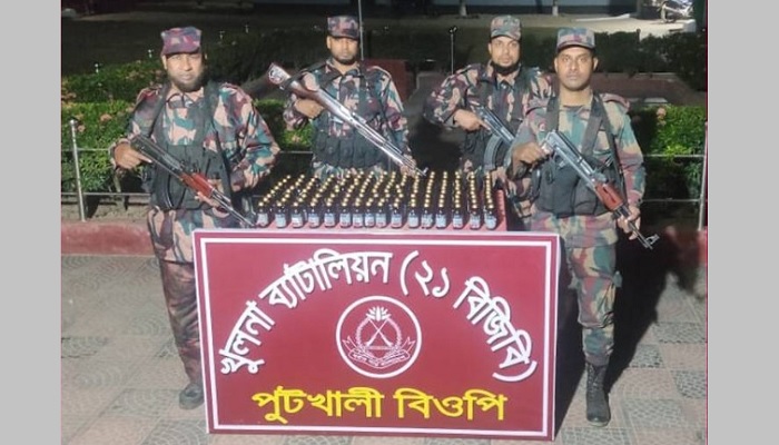 খুলনা ব্যাটালিয়নের অভিযানে ২৩০ বোতল মাদক সিরাপ জব্দ খুলনা ব্যাটালিয়নের অভিযানে ২৩০ বোতল মাদক সিরাপ জব্দ