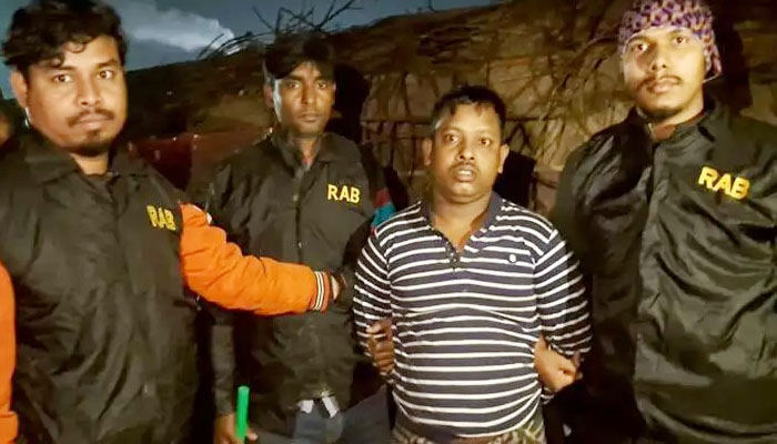 হাদি হত্যাচেষ্টা মামলায় ফয়সালের সহযোগী কবিরকে ৭ দিনের রিমান্ড হাদি হত্যাচেষ্টা মামলায় ফয়সালের সহযোগী কবিরকে ৭ দিনের রিমান্ড