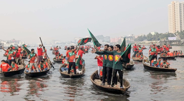 বিজয় দিবসে জবি শিবিরের ব্যতিক্রমী নৌ র্যালি বিজয় দিবসে জবি শিবিরের ব্যতিক্রমী নৌ র্যালি