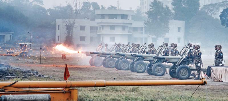৩১ বার তোপধ্বনির মাধ্যমে সেনাবাহিনীর গান স্যালুট ৩১ বার তোপধ্বনির মাধ্যমে সেনাবাহিনীর গান স্যালুট