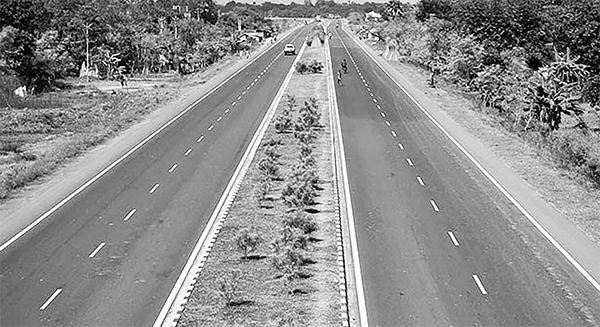 চট্টগ্রাম-কক্সবাজার মহাসড়ক ছয় লেনে সম্প্রসারণ সময়ের দাবি চট্টগ্রাম-কক্সবাজার মহাসড়ক ছয় লেনে সম্প্রসারণ সময়ের দাবি