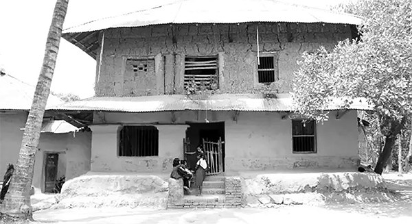 মাটির ঘরের গল্প এখন স্মৃতি মাটির ঘরের গল্প এখন স্মৃতি