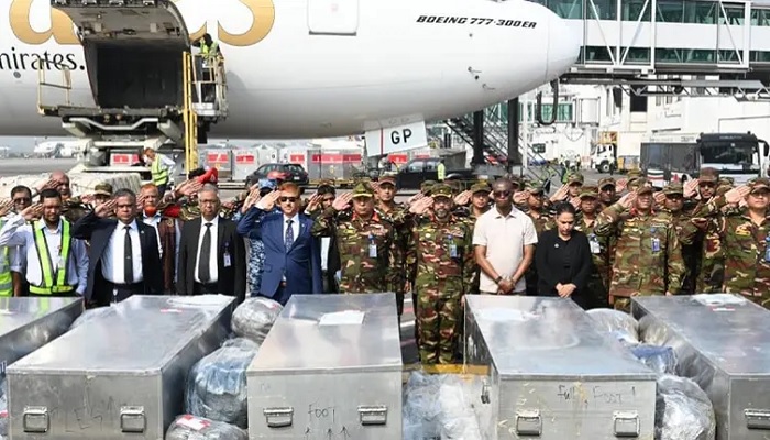 সুদানে শান্তিরক্ষা মিশনে নিহত ৬ সেনাসদস্যের মরদেহ দেশে পৌঁছেছে সুদানে শান্তিরক্ষা মিশনে নিহত ৬ সেনাসদস্যের মরদেহ দেশে পৌঁছেছে