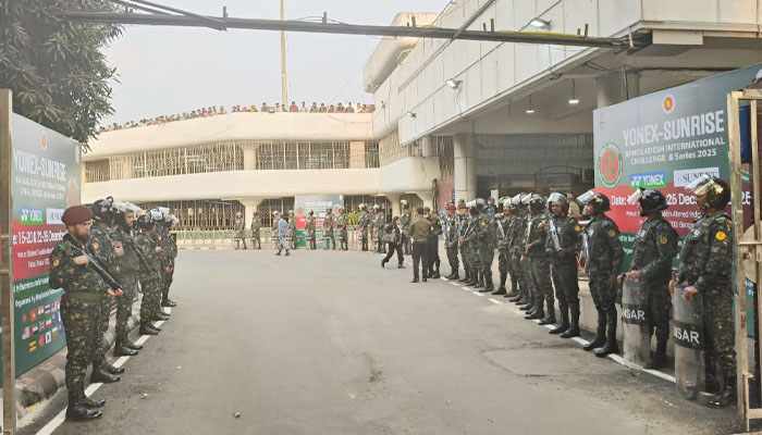হাদির মরদেহ সন্ধ্যায় পৌঁছানোয় বিমানবন্দরে নিশ্ছিদ্র নিরাপত্তা হাদির মরদেহ সন্ধ্যায় পৌঁছানোয় বিমানবন্দরে নিশ্ছিদ্র নিরাপত্তা