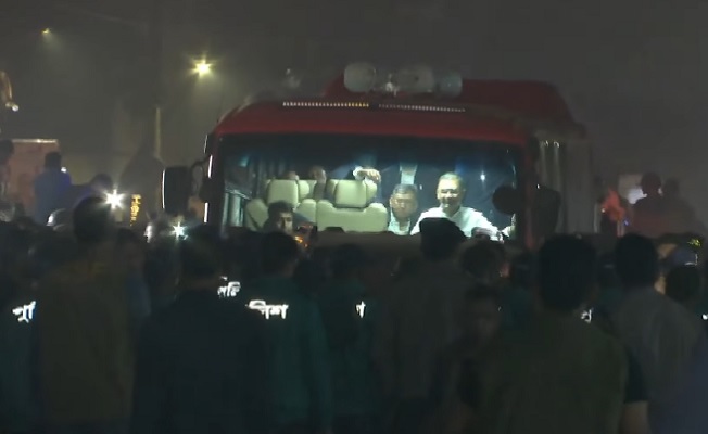 মা’কে দেখতে এভারকেয়ারের পথে তারেক রহমান মা’কে দেখতে এভারকেয়ারের পথে তারেক রহমান