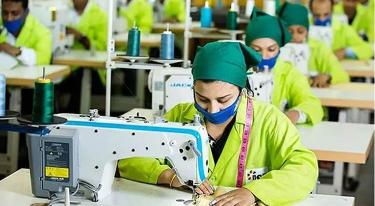 পোশাক কারখানায় এক দিনের ছুটি ঘোষণা পোশাক কারখানায় এক দিনের ছুটি ঘোষণা