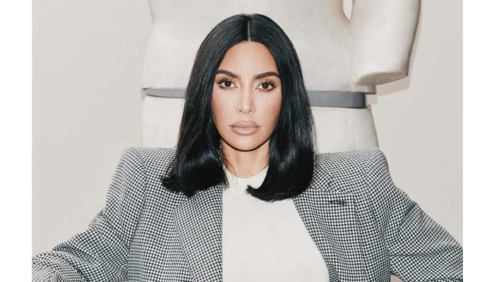 কান্নায় ভেঙে পড়লেন কিম কান্নায় ভেঙে পড়লেন কিম