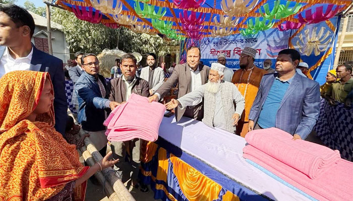 রংপুর অঞ্চলের শীর্তাত মানুষের মাঝে শীতবস্ত্র বিতরণ রংপুর অঞ্চলের শীর্তাত মানুষের মাঝে শীতবস্ত্র বিতরণ