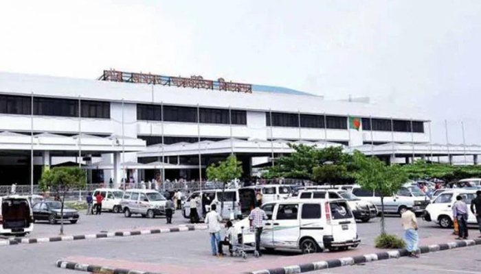 চট্টগ্রাম বিমানবন্দর থেকে অবৈধ স্বর্ণসহ যাত্রী আটক চট্টগ্রাম বিমানবন্দর থেকে অবৈধ স্বর্ণসহ যাত্রী আটক