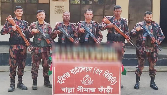 ৪৪ বোতল ভারতীয় মদ ও ৯০ কেজি বাংলাদেশি রাবার জব্দ ৪৪ বোতল ভারতীয় মদ ও ৯০ কেজি বাংলাদেশি রাবার জব্দ