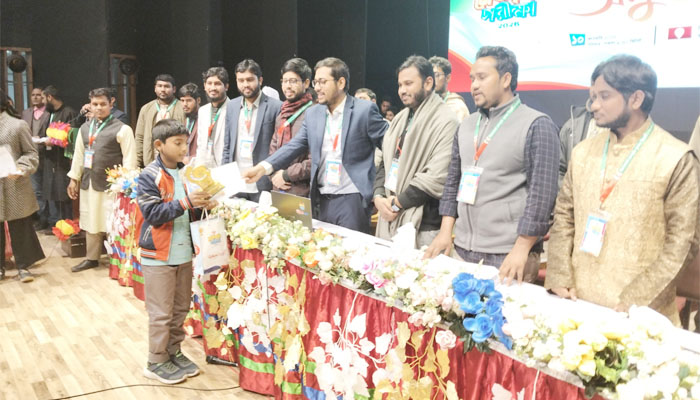 রংপুরে ‘কিশোর কণ্ঠ মেধাবৃত্তি’ পরীক্ষার পুরস্কার বিতরণ রংপুরে ‘কিশোর কণ্ঠ মেধাবৃত্তি’ পরীক্ষার পুরস্কার বিতরণ