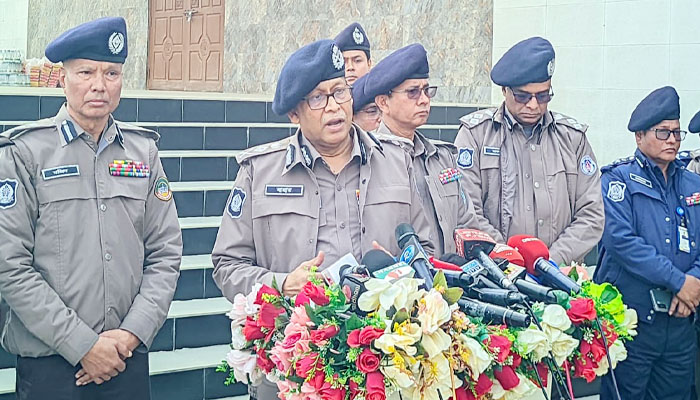 নির্বিঘ্নে আইন প্রয়োগ করাই পুলিশের কাছে বড় চ্যালেঞ্জ: রংপুরে আইজিপি নির্বিঘ্নে আইন প্রয়োগ করাই পুলিশের কাছে বড় চ্যালেঞ্জ: রংপুরে আইজিপি