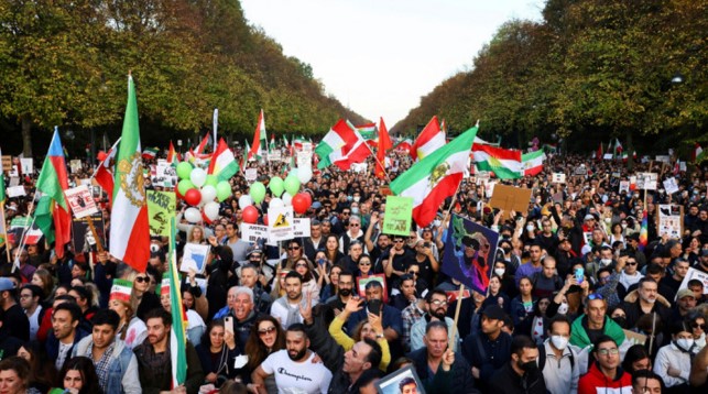 বিক্ষোভ-সহিংসতায় নিহত প্রায় ২০০০: ইরানি কর্মকর্তা বিক্ষোভ-সহিংসতায় নিহত প্রায় ২০০০: ইরানি কর্মকর্তা