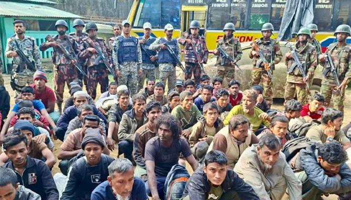 মিয়ানমার থেকে পালিয়ে আসা ৫৩ জনের বিরুদ্ধে বিজিবির মামলা মিয়ানমার থেকে পালিয়ে আসা ৫৩ জনের বিরুদ্ধে বিজিবির মামলা