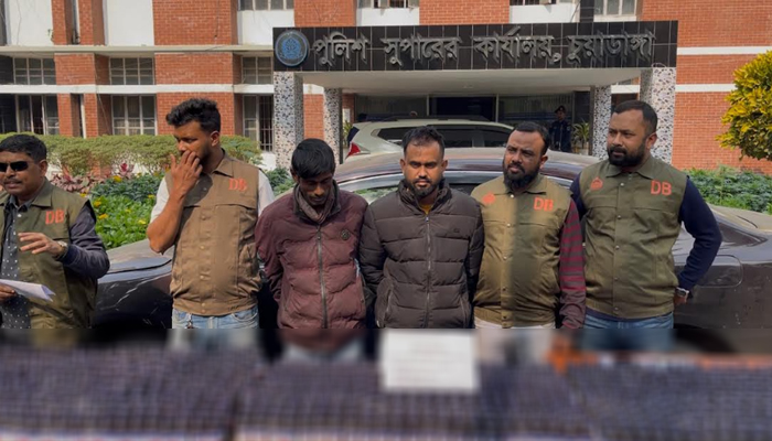 চুয়াডাঙ্গায় ৮৪০ বোতল ইসকাফ উদ্ধার, আটক ২ চুয়াডাঙ্গায় ৮৪০ বোতল ইসকাফ উদ্ধার, আটক ২