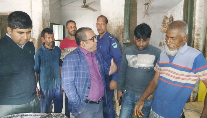 চুয়াডাঙ্গার আলমডাঙ্গায় ভোক্তার অভিযানে জরিমানা চুয়াডাঙ্গার আলমডাঙ্গায় ভোক্তার অভিযানে জরিমানা