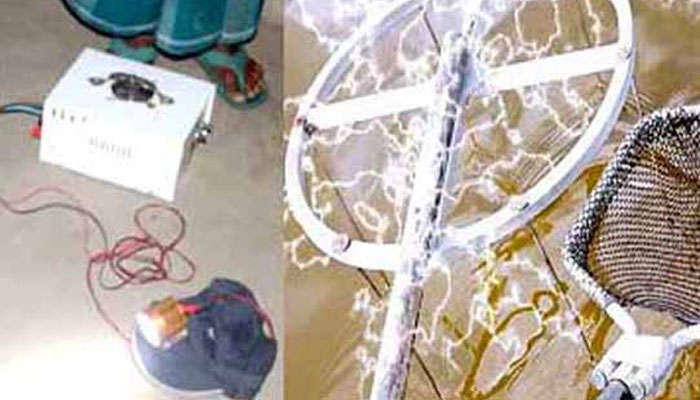 হাই ভোল্টেজ ব্যাটারির শক দিয়ে যমুনায় মাছ শিকারের অভিযোগ হাই ভোল্টেজ ব্যাটারির শক দিয়ে যমুনায় মাছ শিকারের অভিযোগ