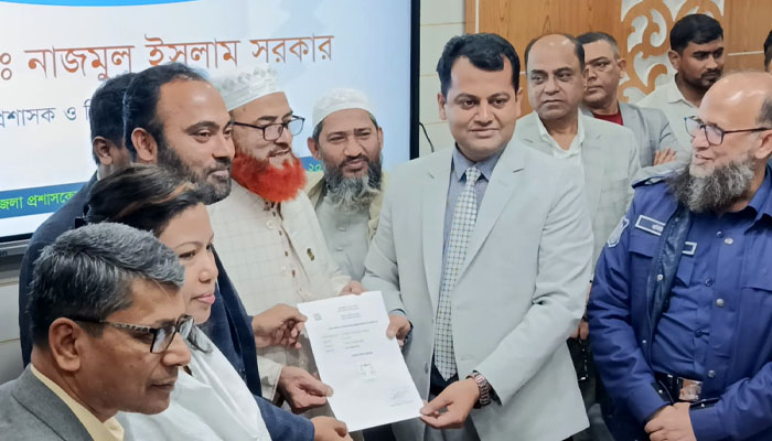 চাঁদপুরের পাঁচটি আসনের প্রার্থীদের মাঝে প্রতিক বরাদ্দ চাঁদপুরের পাঁচটি আসনের প্রার্থীদের মাঝে প্রতিক বরাদ্দ