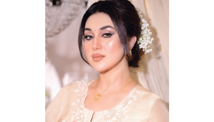 ফিতা দেখি সবাই কাটে, কাকে খোঁচা দিলেন অপু বিশ্বাস ফিতা দেখি সবাই কাটে, কাকে খোঁচা দিলেন অপু বিশ্বাস