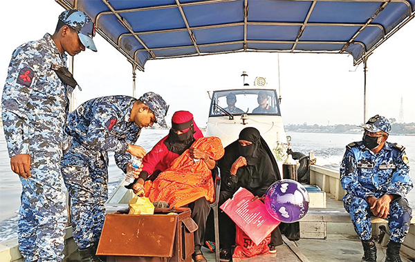 যাত্রীবাহী লঞ্চে মুমূর্ষু শিশুকে জরুরি চিকিৎসাসেবা কোস্ট গার্ডের যাত্রীবাহী লঞ্চে মুমূর্ষু শিশুকে জরুরি চিকিৎসাসেবা কোস্ট গার্ডের