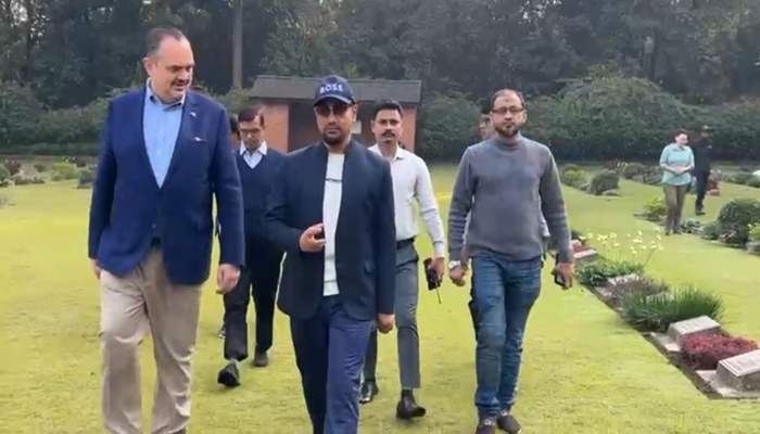 চট্টগ্রামে ওয়ার সেমেট্রি পরিদর্শনে যুক্তরাষ্ট্রের রাষ্ট্রদূত ও চসিক মেয়র চট্টগ্রামে ওয়ার সেমেট্রি পরিদর্শনে যুক্তরাষ্ট্রের রাষ্ট্রদূত ও চসিক মেয়র