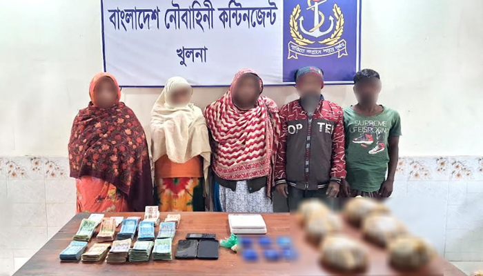 সুষ্ঠু নির্বাচন নিশ্চিতে নৌবাহিনীর অভিযান, আটক ১১ সুষ্ঠু নির্বাচন নিশ্চিতে নৌবাহিনীর অভিযান, আটক ১১