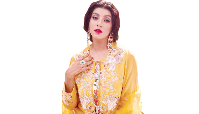 আইনি পদক্ষেপ নেওয়ার হুঁশিয়ারি দিলেন মৌ আইনি পদক্ষেপ নেওয়ার হুঁশিয়ারি দিলেন মৌ