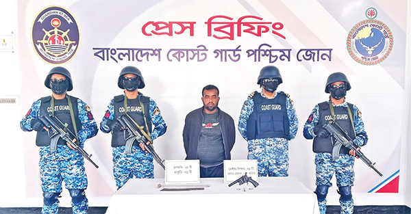 খুলনায় কোস্ট গার্ডের যৌথ অভিযান খুলনায় কোস্ট গার্ডের যৌথ অভিযান