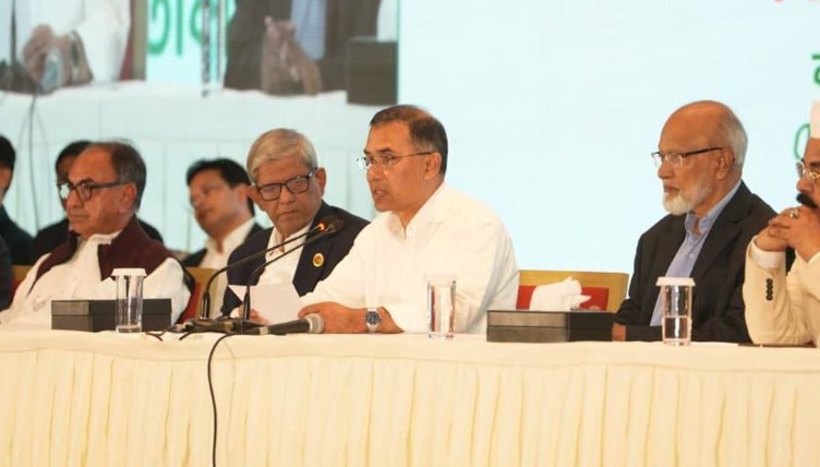 প্রতিবেশী রাষ্ট্রের সঙ্গে সম্পর্কে দেশের মানুষের স্বার্থ আগে দেখা হবে : তারেক রহমান প্রতিবেশী রাষ্ট্রের সঙ্গে সম্পর্কে দেশের মানুষের স্বার্থ আগে দেখা হবে : তারেক রহমান