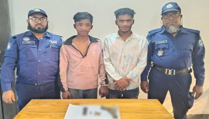 নারায়ণগঞ্জে পিস্তল-গুলি ও ম্যাগাজিনসহ ২ ভাই গ্রেপ্তার নারায়ণগঞ্জে পিস্তল-গুলি ও ম্যাগাজিনসহ ২ ভাই গ্রেপ্তার