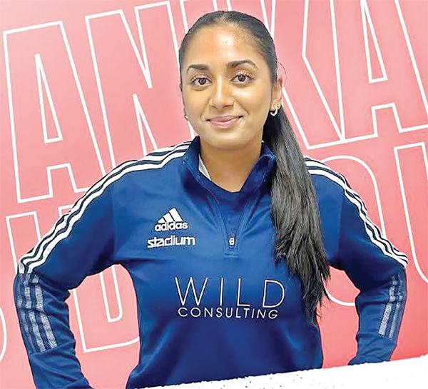 ঢাকায় প্রবাসী ফুটবলার আনিকা ঢাকায় প্রবাসী ফুটবলার আনিকা